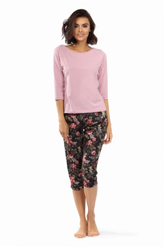 Piżamka z dzianiny bawełnianej pudrowo-różowa bluzeczka i spodnie7/8 z nadrukiem kwiatowym P1516